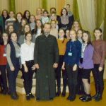 В Борисовском государственном колледже священнослужитель провел беседу с учащимися о традициях белорусской семьи