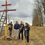 На на въезде в город Марьина Горка братчики обновили поклонные кресты