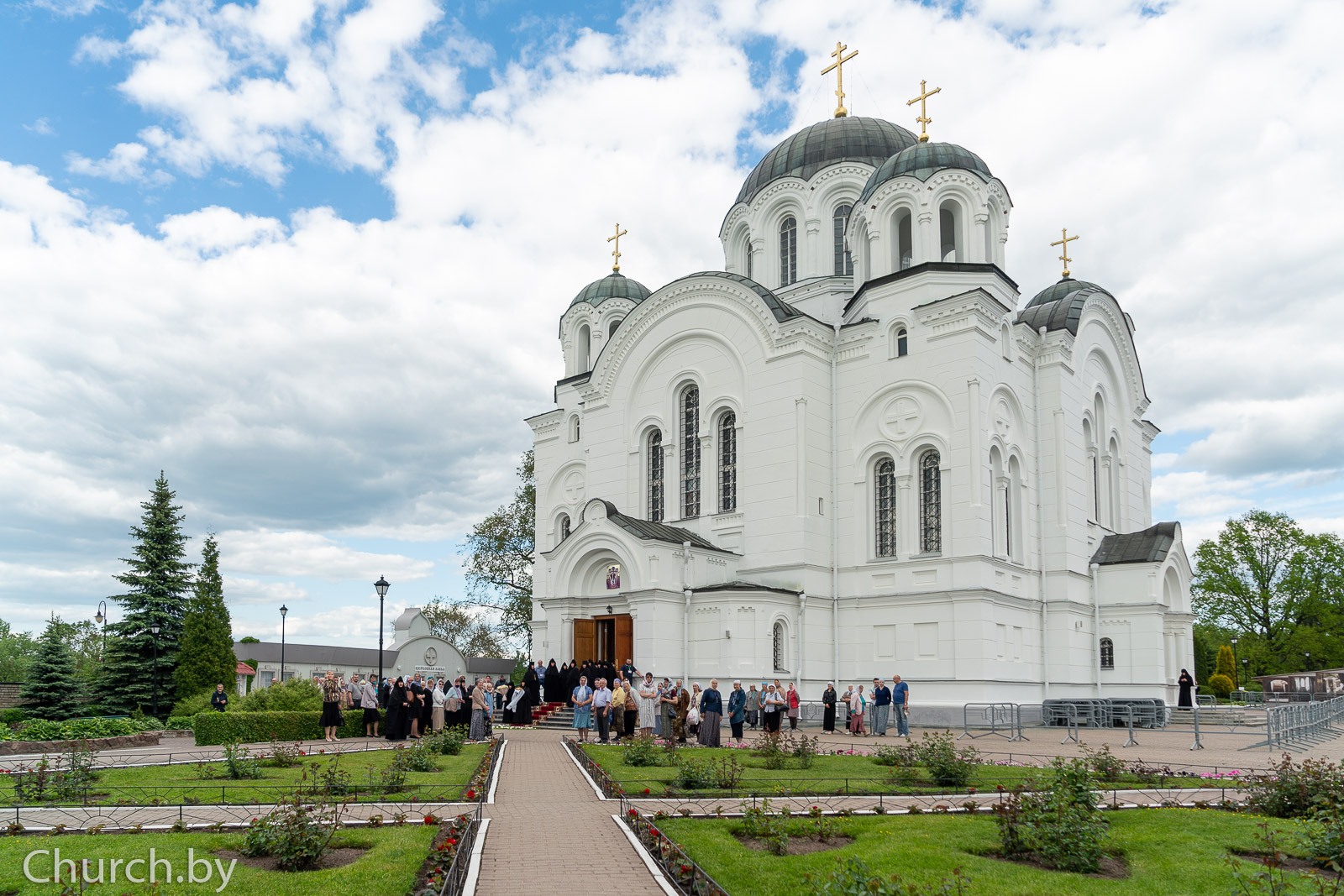 Храм ефросиньи полоцкой расписание. Спасо-Евфросиниевский монастырь в Полоцке. Спасо-Ефросиньевская Церковь в Полоцке. Монастырь Ефросиньи Полоцкой в Полоцке. Спасо-Преображенский собор Ефросиньевского монастыря в Полоцке.