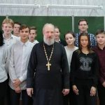 В день праздника Покрова Пресвятой Богородицы в СШ №2 священник провел беседу с учащимися