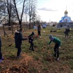 Учащиеся СШ №24 г. Борисова приняли участие в уборке прихрамовой территории