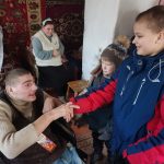 Воспитанники Воскресной школы, сестричество Крупского благочиния посетили престарелых одиноких людей и детей инвалидов