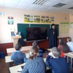 Протоиерей Александр Зимницкий провел беседу со школьниками