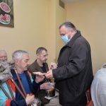 Представитель власти г. Крупки и священнослужитель посетили Холопеничский интернат для инвалидов и престарелых людей