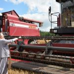 В Крупском районе священник благословил тружеников на уборку урожая и освятил сельхозтехнику