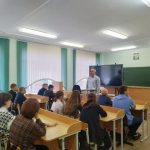Ответственный за молодежное движение в Крупском благочинии провёл беседу в Холопеничской средней школе
