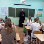 Иерей Сергий Чукович встретился с учащимися Жодинской женской гимназии и побеседовал с ними о христианском понимании семьи и брака