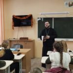 В Жодино священник провел беседу с учащимися о Священном Писании