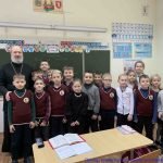 Протоиерей Андрей Евдокимов встретился с первоклассниками и поговорил о празднике Рождества