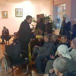 Иерей Василий Васильков с сестрами милосердия Никольского храма посетили Дом престарелых в Дулебах
