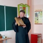 В преддверии Дня семьи протоиерей Александр Лазовский встретился с учащимися старших классов