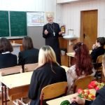 Священнослужители посетили Калачевскую среднюю школу