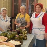 Прихожане собора Александра Невского занимаются выращиванием овощей и заготавливают их на зиму для нужд прихода