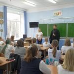 В г. Жодино священник Сергий Чукович провёл с гимназистками беседу о вреде сквернословия