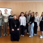Священник Сергий Чукович встретился с гимназистками