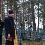 Священник Василий Рубцов совершил освящение мемориала братской могилы №631