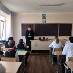 В Худовецкой средней школе Крупского района священник встретился с учащимися