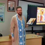 В праздник Сретения Господня иерей Антоний Семилет провел беседу и освятил свечи в Борисовском родильном доме