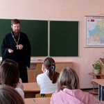 Иерей Сергий Чукович поговорил о Православии с учащимися Жодинской женской гимназии