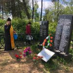 Иерей Геннадий Тимовец посетил мемориал и захоронения и помолился о погибших в годы ВОВ