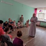 Накануне Международного дня защиты детей иерей Александр Лукьянович посетил социальный детский приют Борисовского района