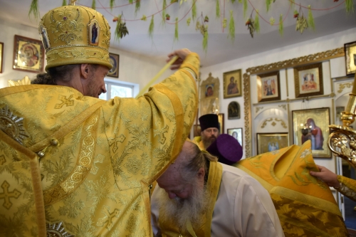 На малом входе указом митрополита Минского и Заславского Павла, Патриаршего Экзарха всея Беларуси, во внимание к усердным трудам во славу Святой Церкви настоятель прихода храма в честь Рождества Христова д. Задомля иерей Владимир Сташкевич удостоен права ношения палицы