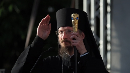 Episkop Veniamin pozdravil vipusknikov Borisovskogo rayona7782524big